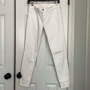 American Eagle white jeans; skinny/jegging; size 4